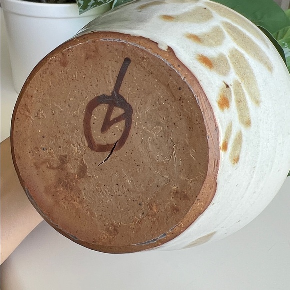 Handmade Neutral Pottery Vase Botanical Leaf Design Vintage - Picture 11 of 15